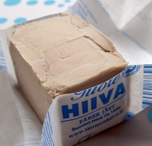 Compressed_fresh_yeast_-_1